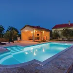 Two-bedroom In Biograd Casa de Férias *
