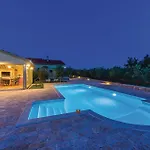 Casa de Férias Two-bedroom In Biograd *