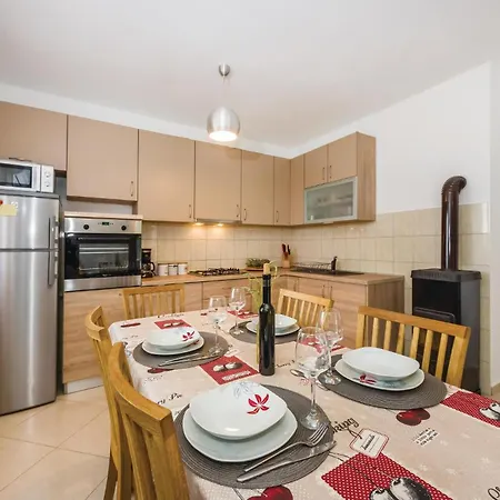 Сasa de vacaciones Two-bedroom In Biograd