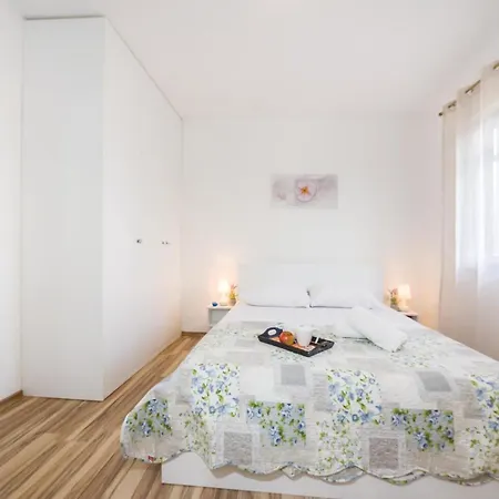 Two-bedroom In Biograd Lisane Tinjske
