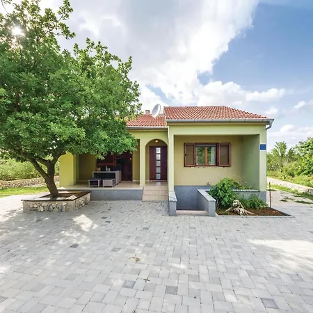 Casa de Férias Awesome In Biograd Lisane Tinjske