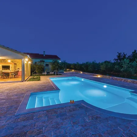 בית נופש Awesome In Biograd *