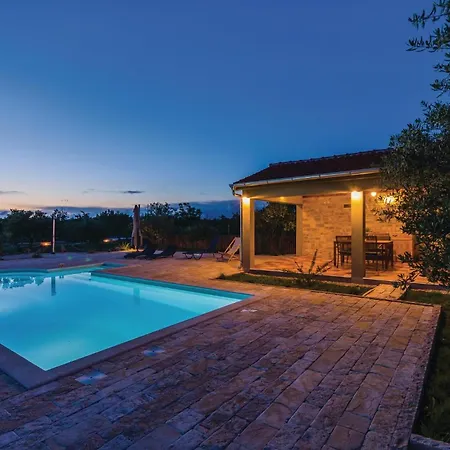 Two-bedroom In Biograd Дом отдыха Lisane Tinjske