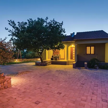 Дом отдыха Two-bedroom In Biograd Lisane Tinjske