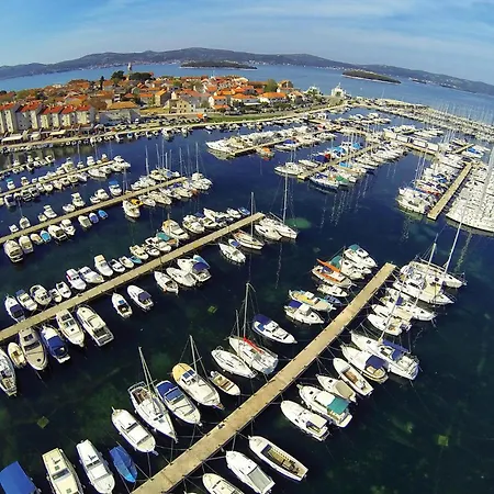 Awesome In Biograd בית נופש Lisane Tinjske