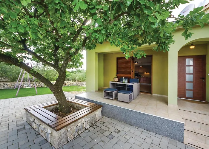 Two-bedroom In Biograd Lisane Tinjske