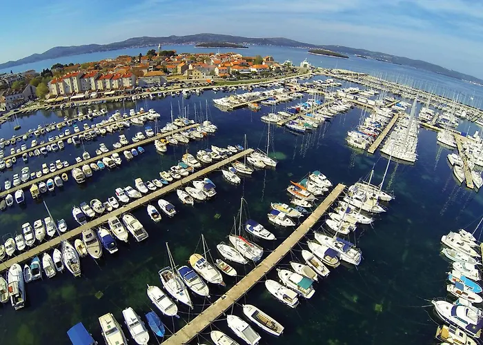 Two-bedroom In Biograd Дом отдыха Lisane Tinjske